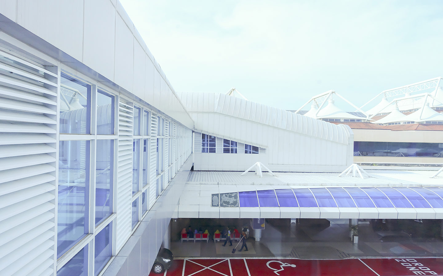 COLORBOND® Bandara Skybridge.jpg