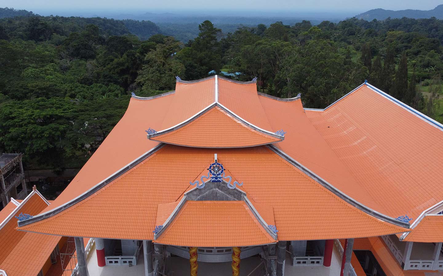 Warna Sunny Orange Vihara Buddha Loka.jpg